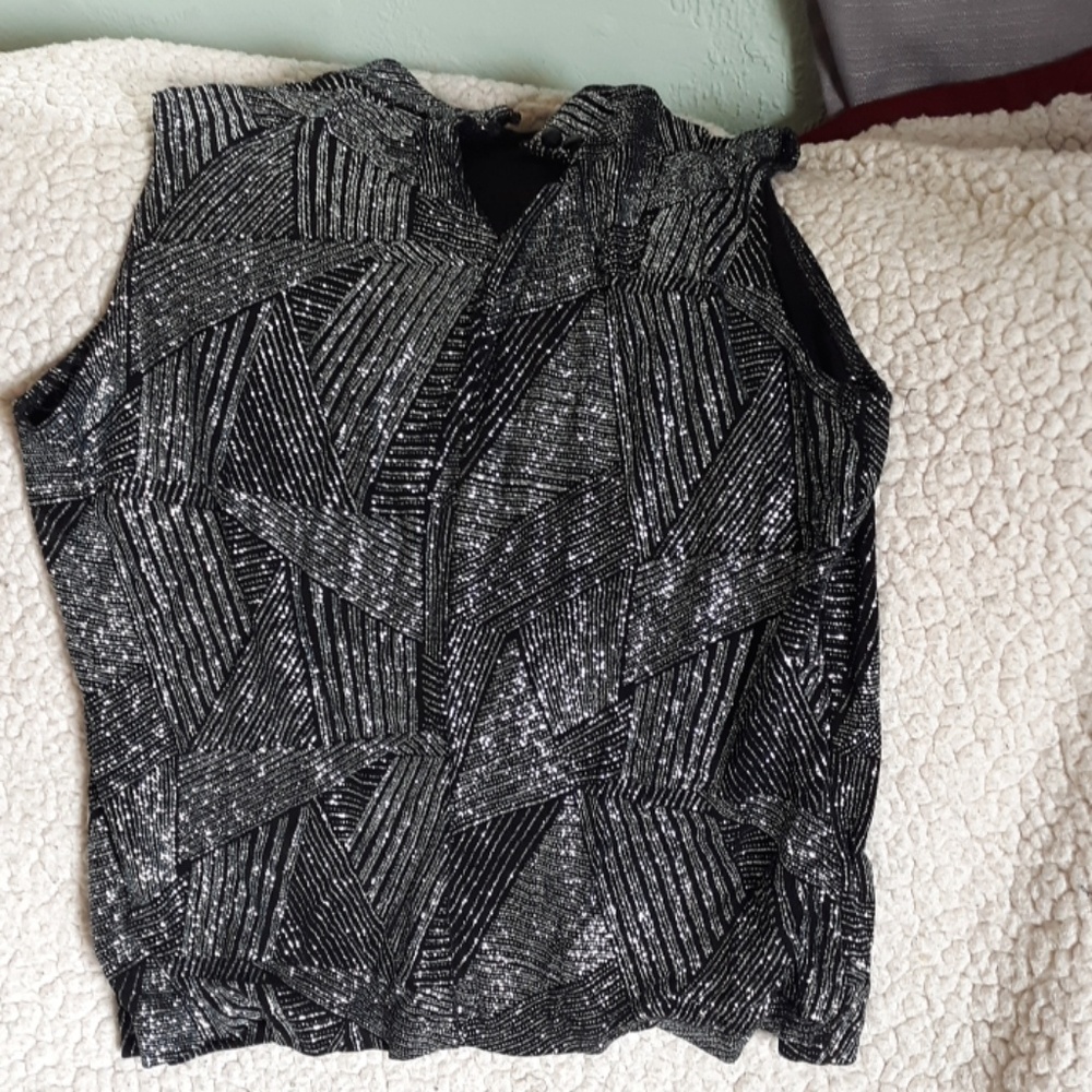 Ronni Nicole top